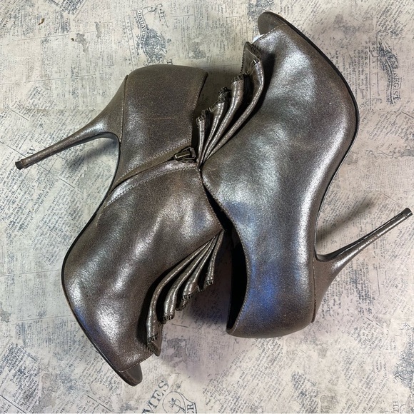 Elizabeth and James Open Toe Ruffled Front Zipper Trim - Picture 7 of 13